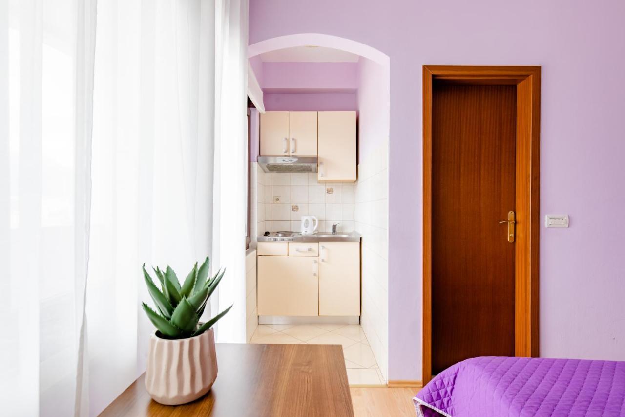 Apartments Mara Каштела Екстер'єр фото
